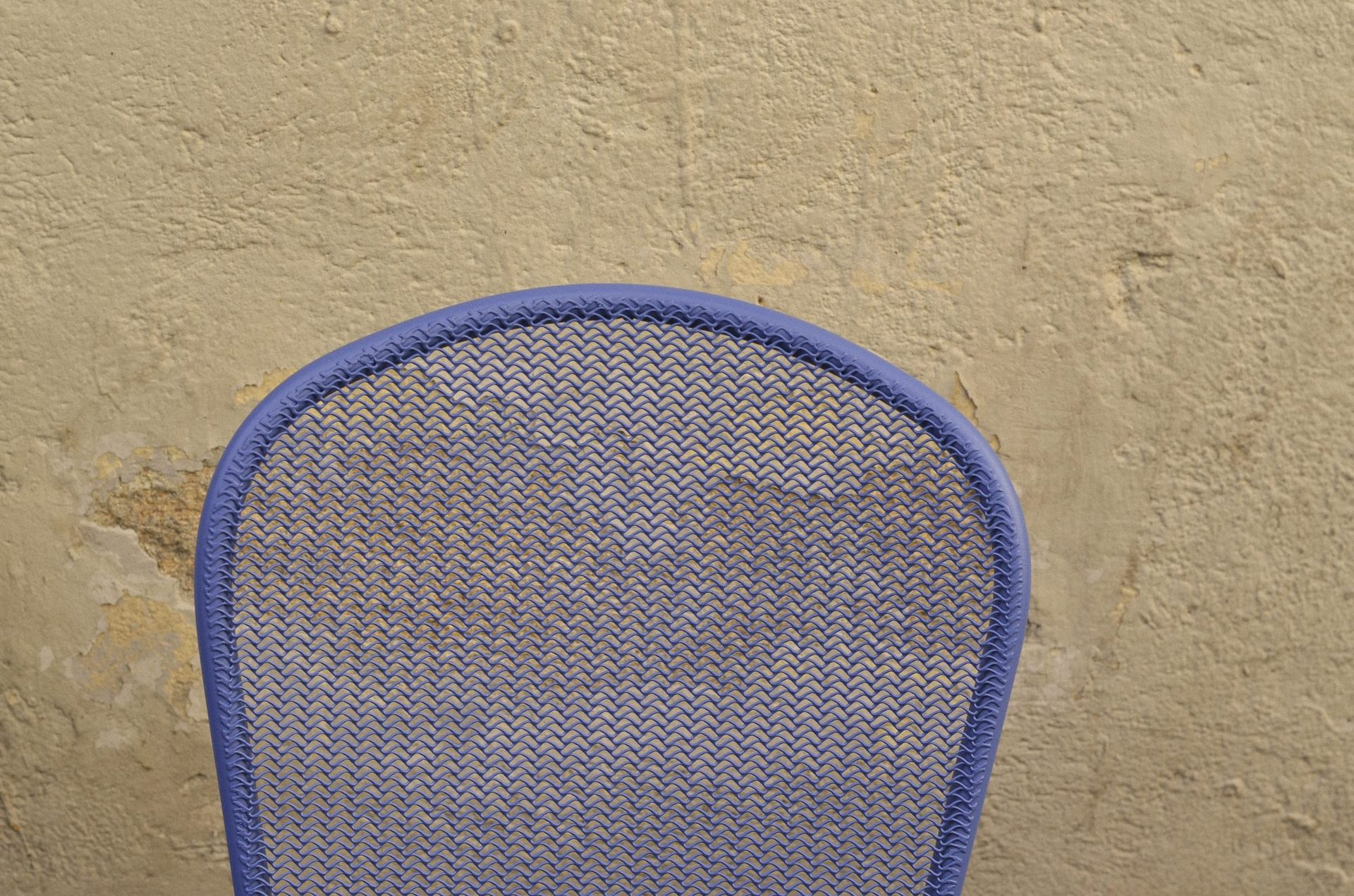 Détail dossier chaise EMU