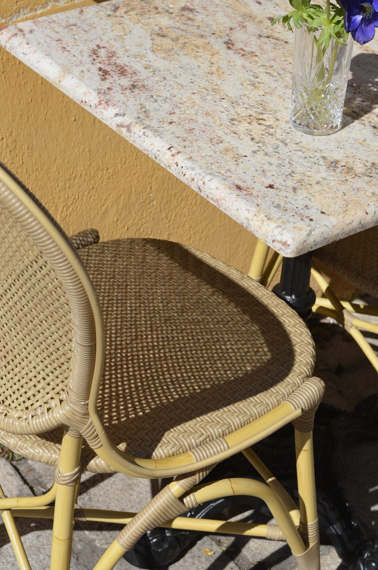 Détail assise rotin chaise Sika Design